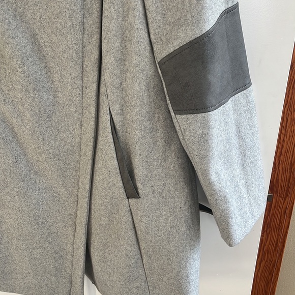 Calvin Klein wool coat with leather trim - Picture 5 of 7